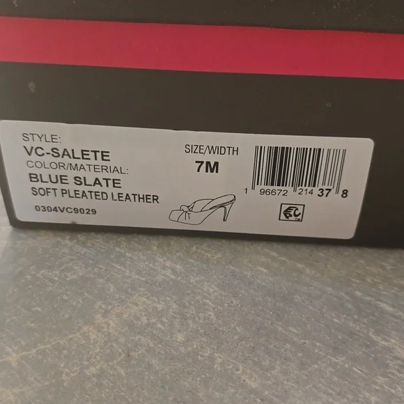 Vince Camuto Dark Blue Twist Heels - Picture 8 of 9